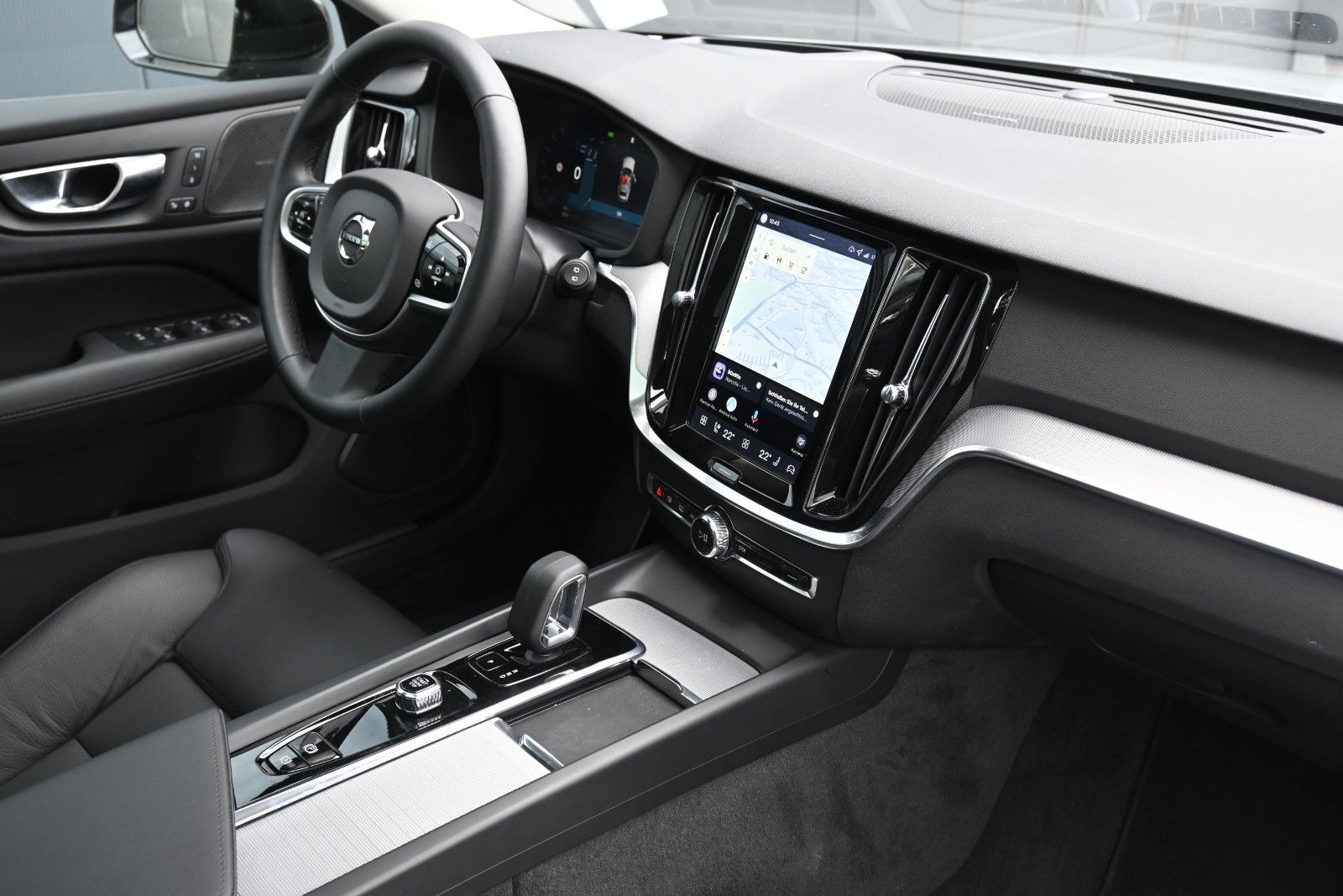 Fahrzeugabbildung Volvo V60 B4 DKG Plus Dark*HuD*PANO*360°*ACC