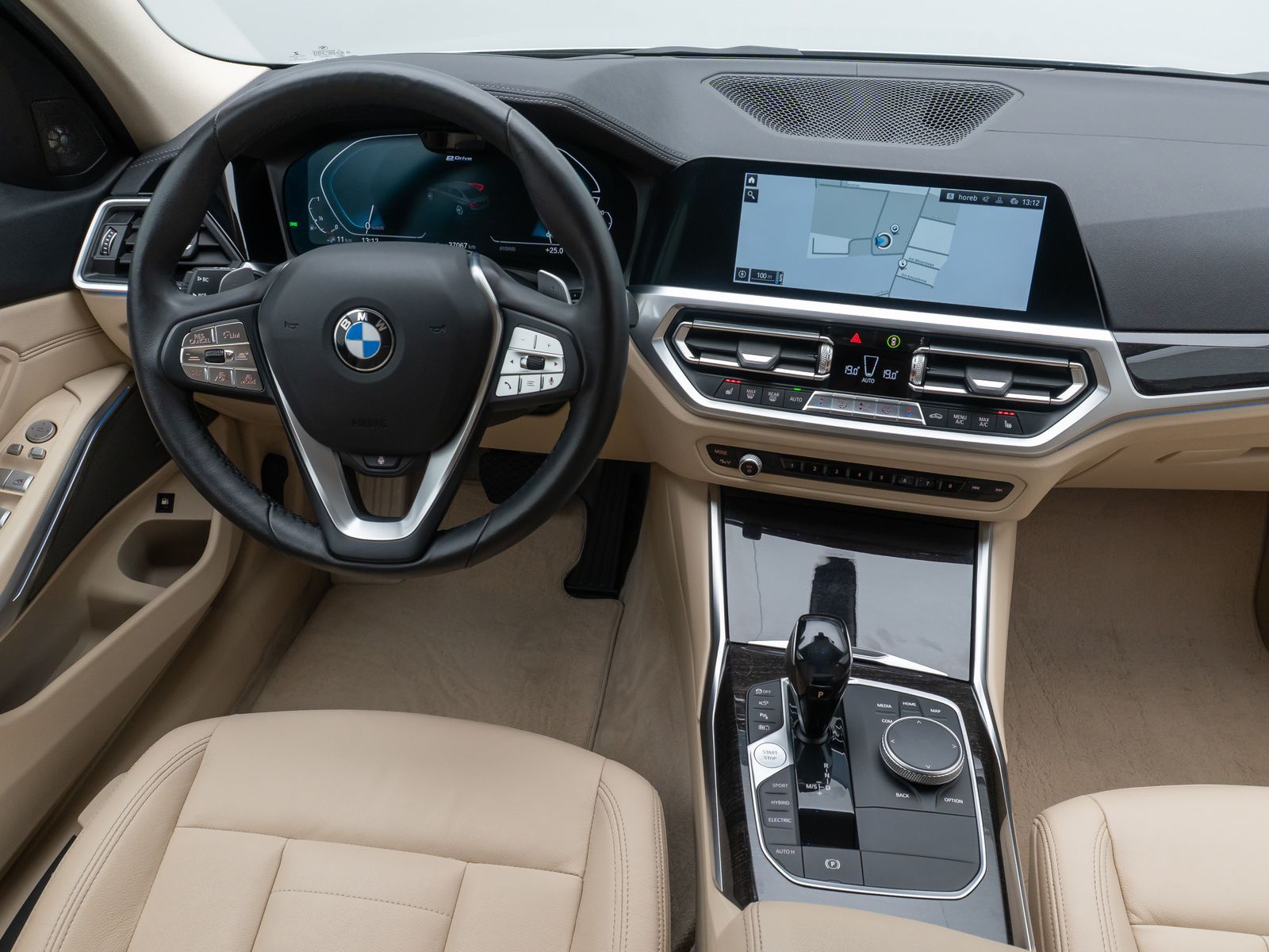 Fahrzeugabbildung BMW 330e Luxury Line 360°Laser HUD DAB H/K Komfort