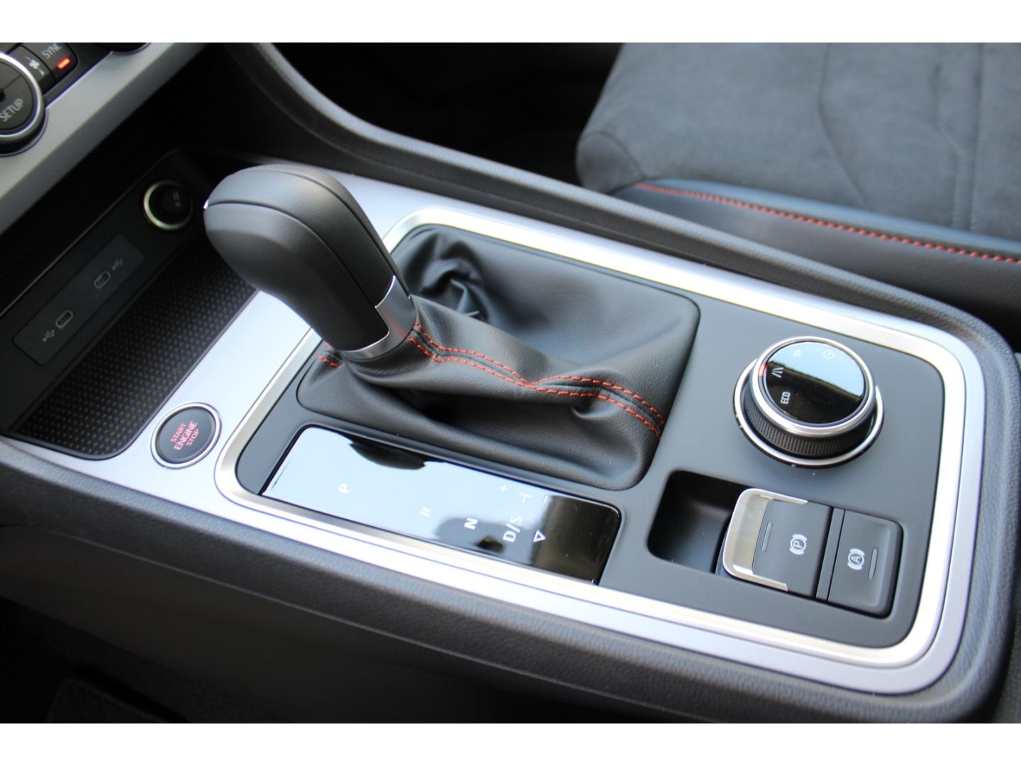 Fahrzeugabbildung SEAT Ateca 1.5 TSi FR ACC LED PDC RFK el. AHK Navi DA