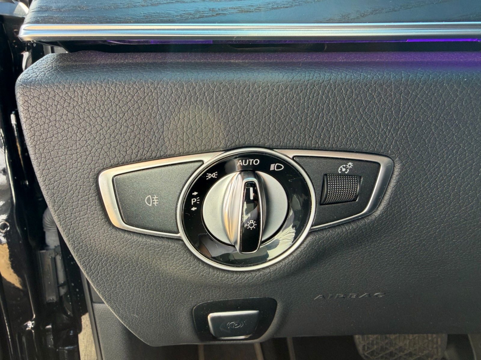 Fahrzeugabbildung Mercedes-Benz E 200 T Avantgarde+Pano+RKamera+Ambiente+TotW