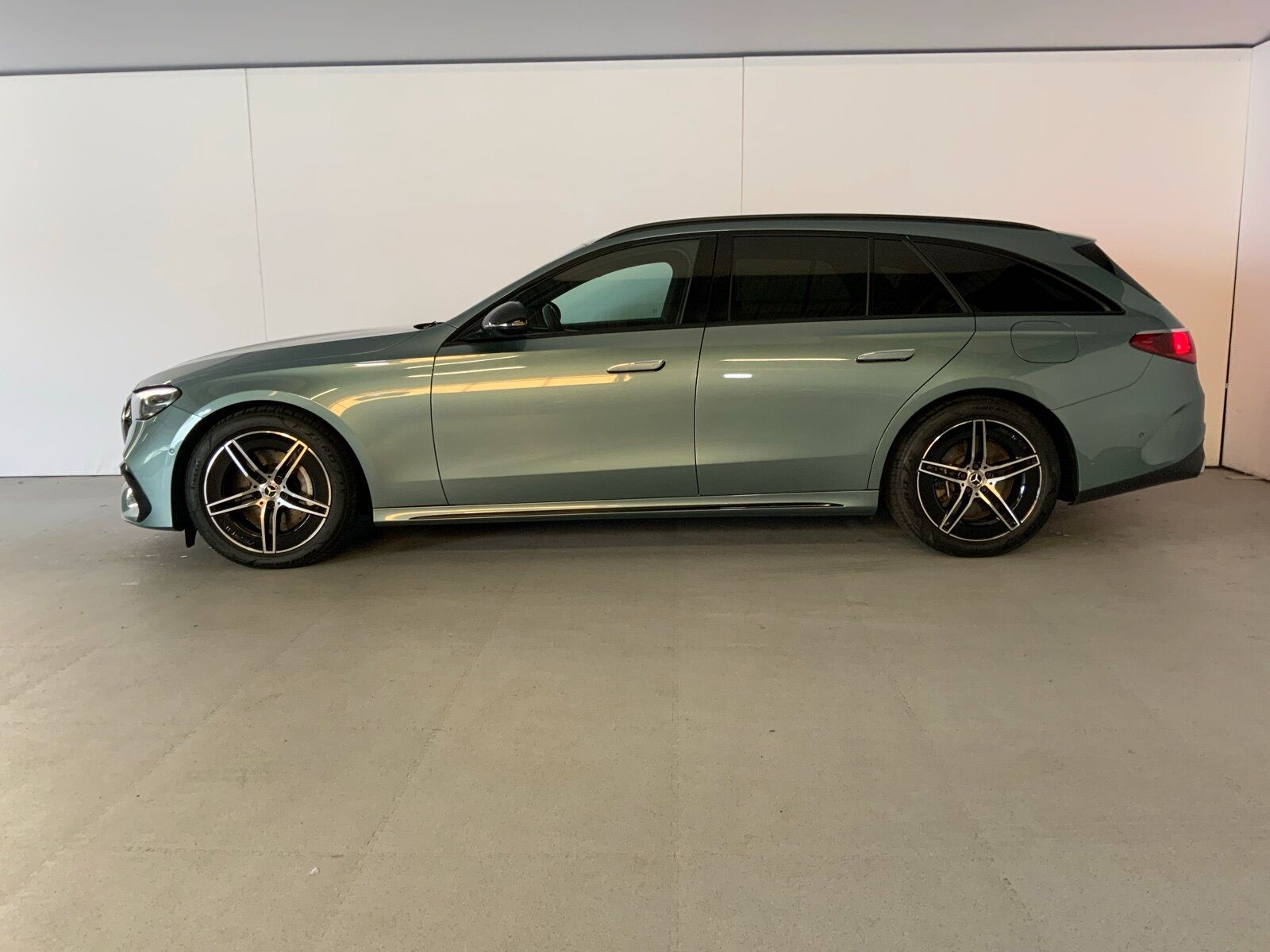 Mercedes-Benz E 300 de T AMG Night AHK Sitzklima Pano Leder+++ imagem 3