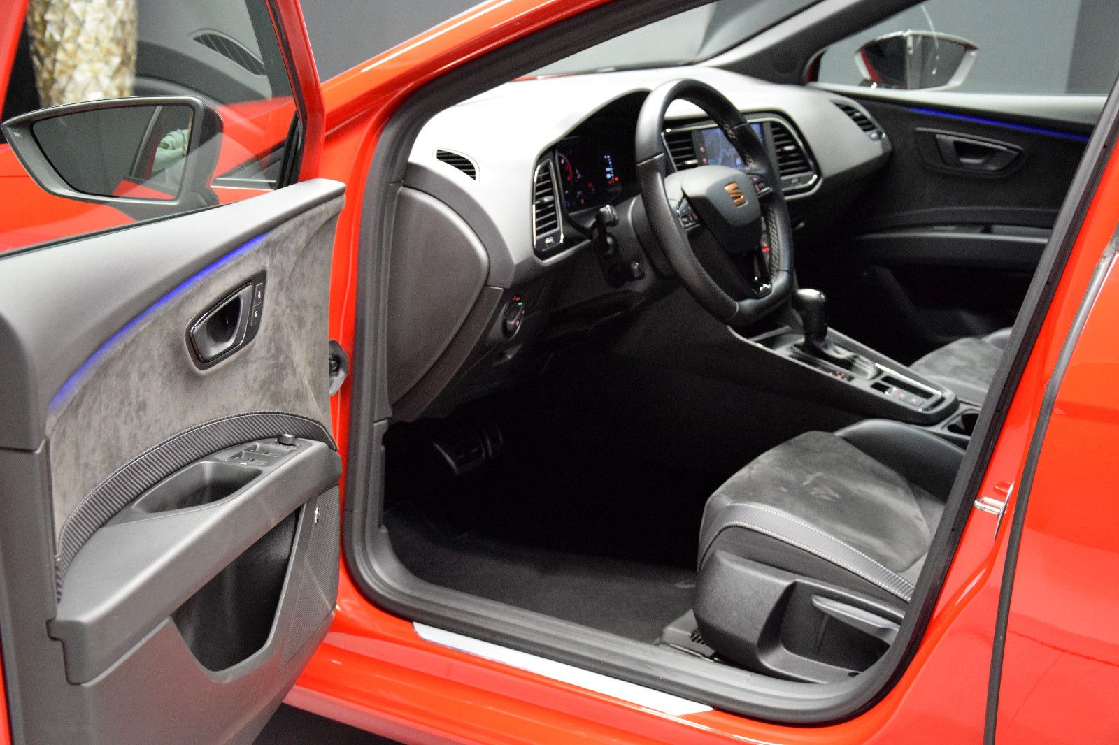 Fahrzeugabbildung SEAT Leon ST Cupra 300 4Drive ACC Beats Alca. Virtual
