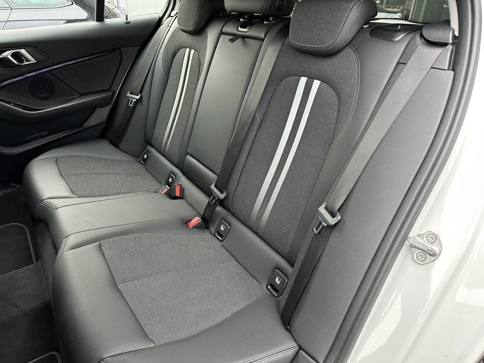 Fahrzeugabbildung BMW 118d Aut. Sport-Line NAV+LED+AHK+PDC+17ZOLL+2HD