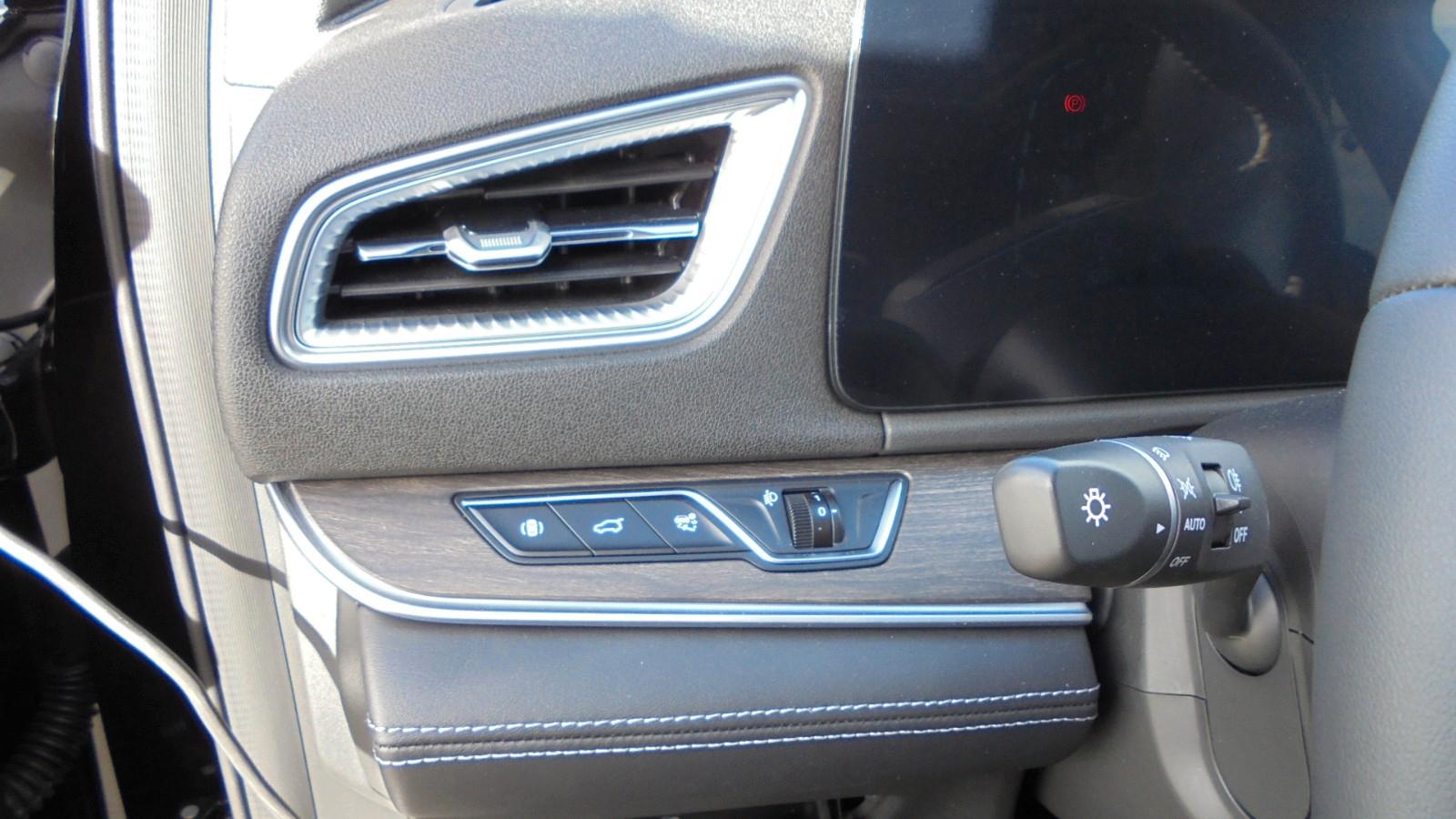 DFSK Fengon E5 PHEV Hybrid 7-sitzig, Allwetterreifen,