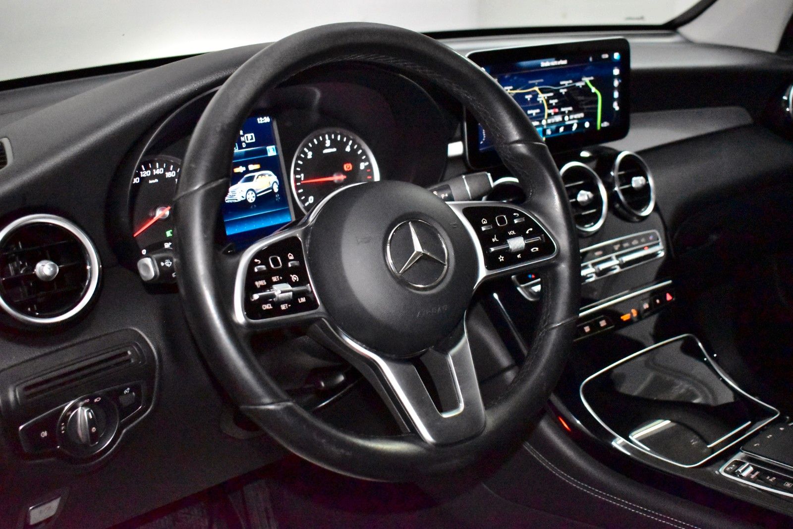 Fahrzeugabbildung Mercedes-Benz GLC 220d 4M Navi,LED,Kamera,Park-Paket,SR+WR