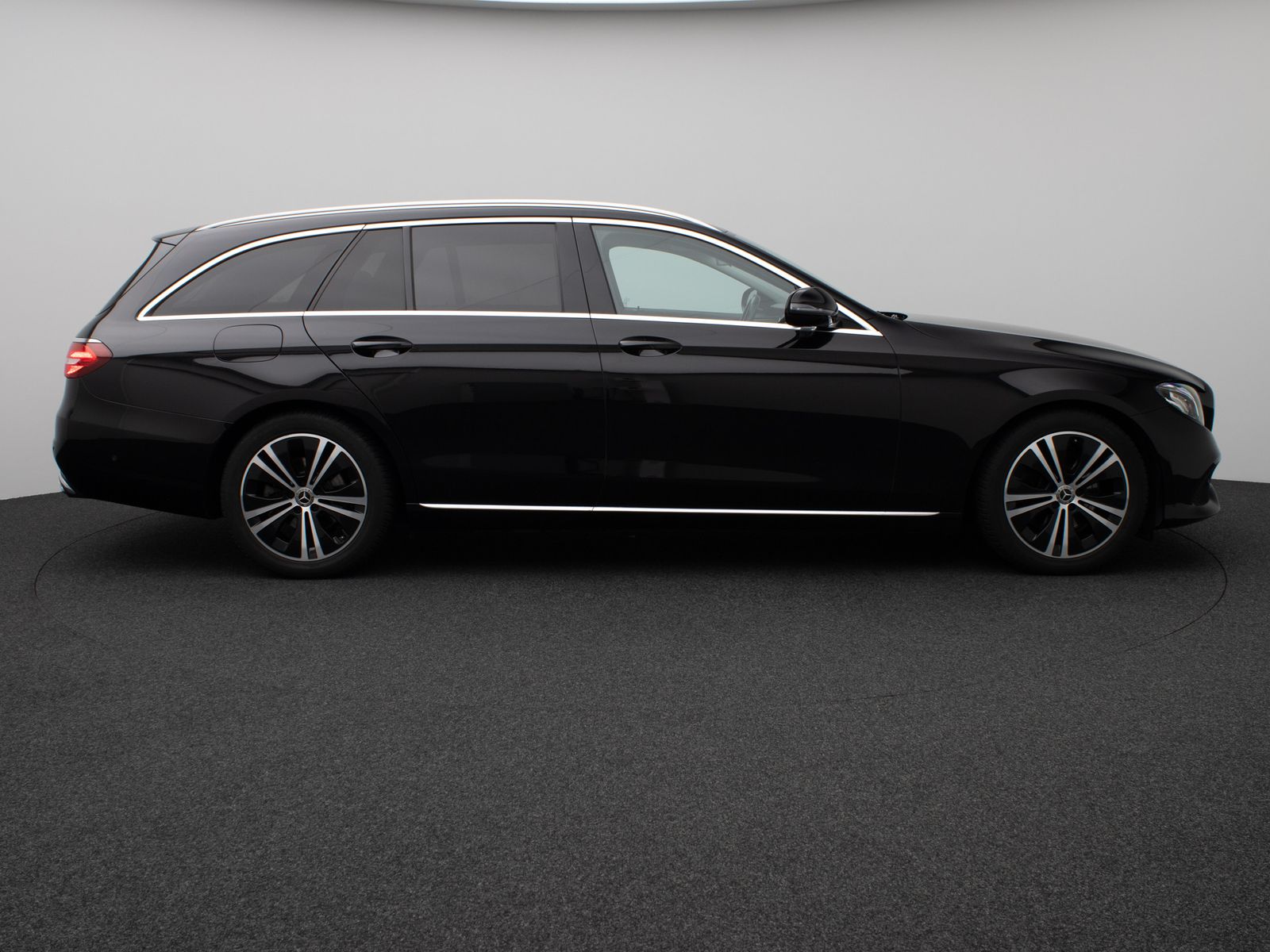 Fahrzeugabbildung Mercedes-Benz E 220d T-Modell Avantgarde Kamera AHK Tempomat