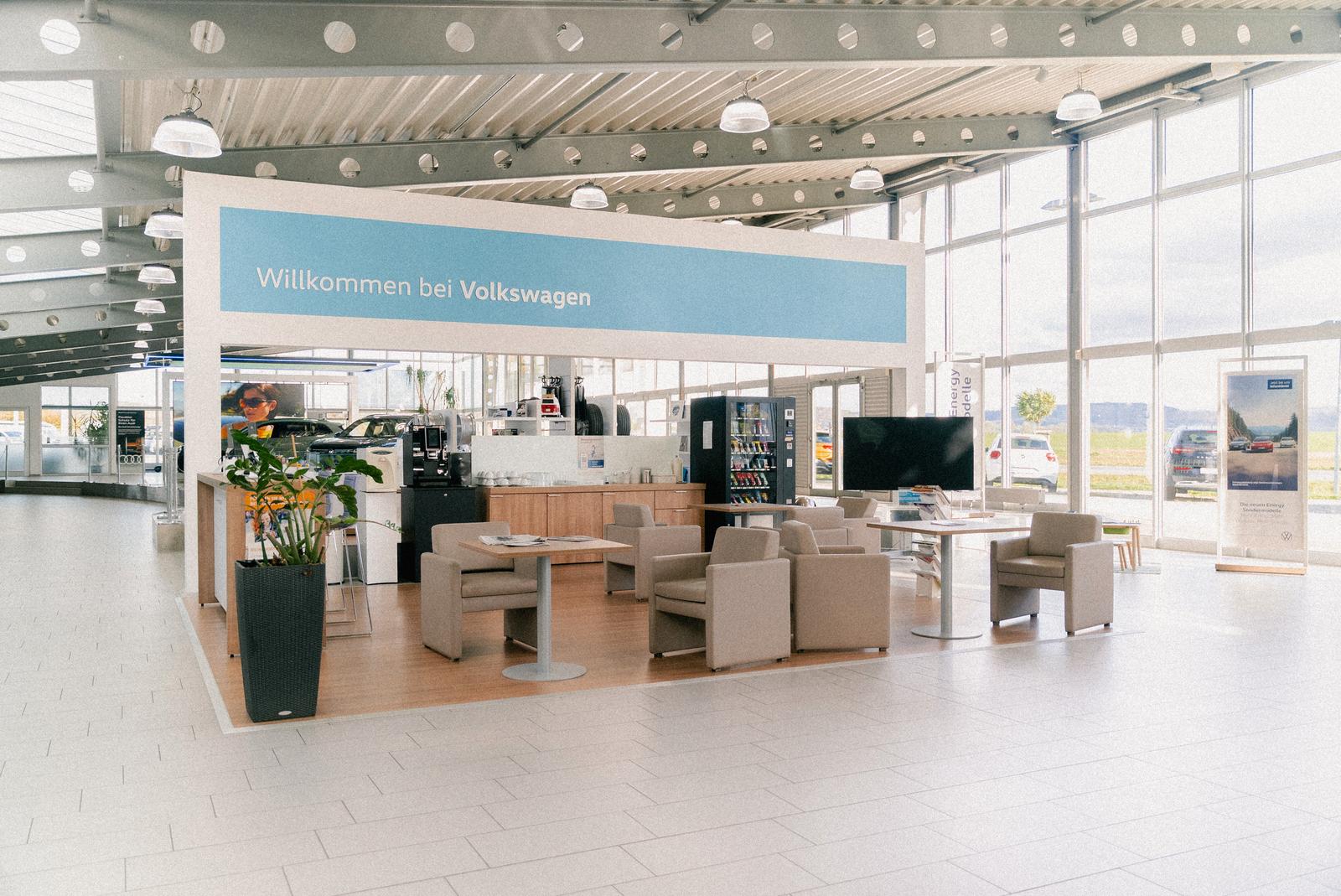showroom-image-top