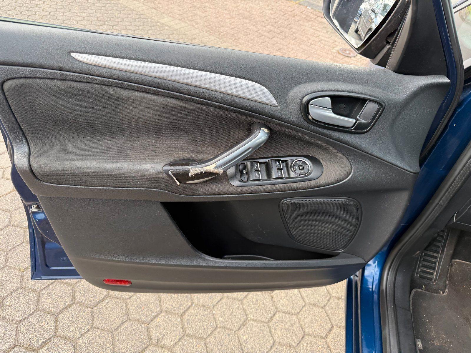 Ford Galaxy 2012 — photo 12