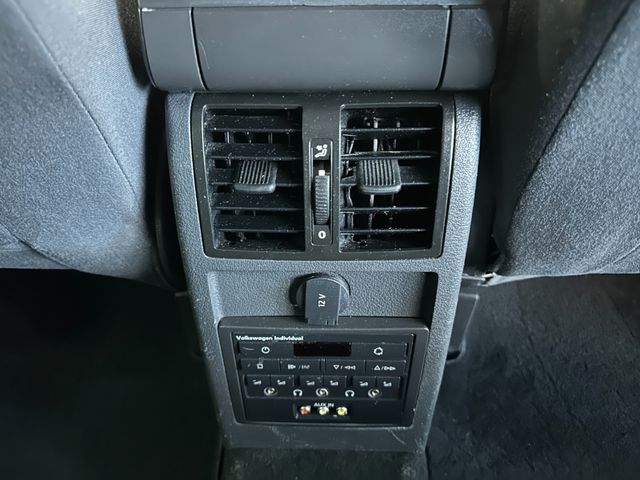 Volkswagen Touran  *7Sitzer*Navi*DSG*Sitzh*BiXenon*