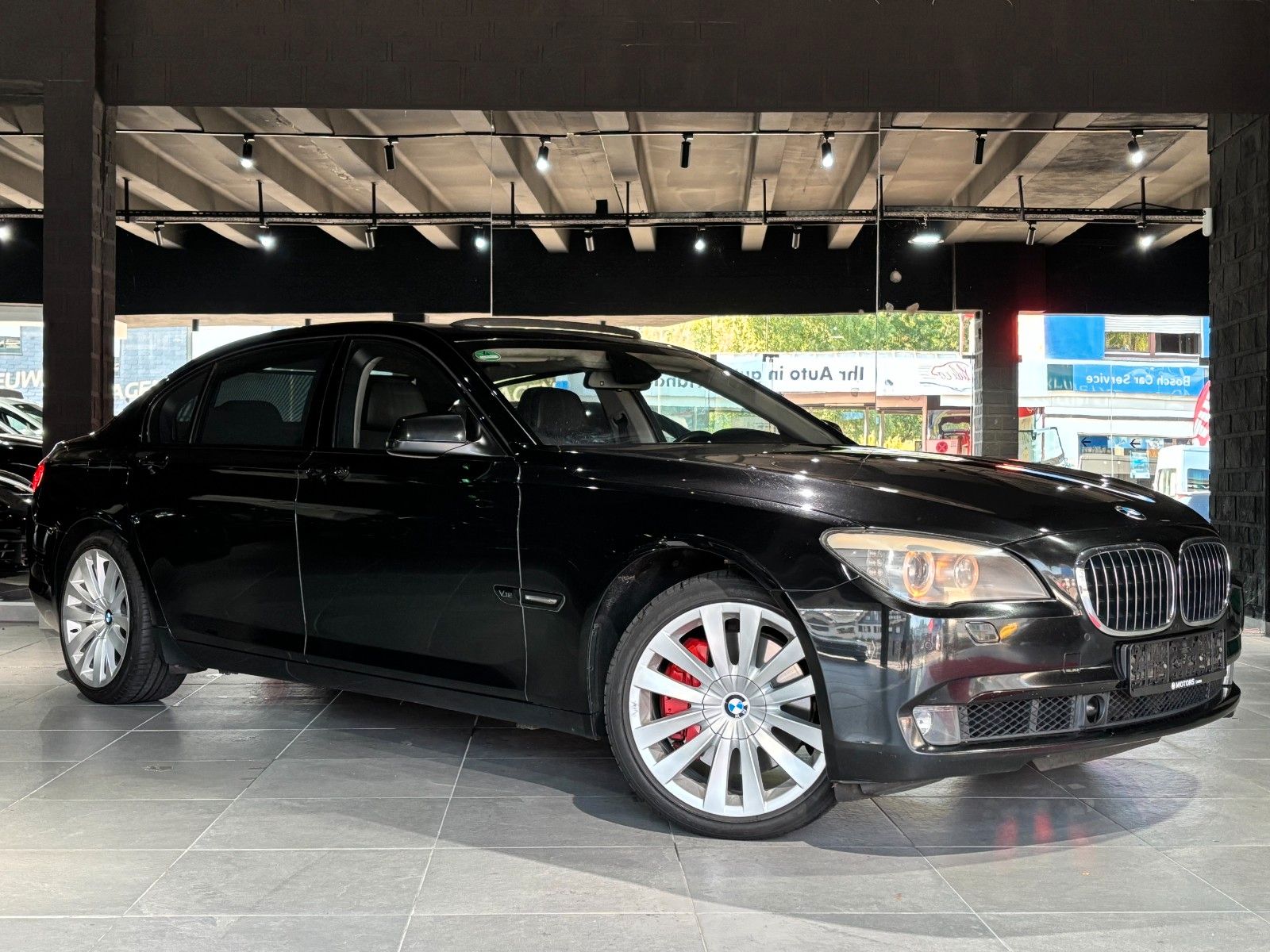 Fahrzeugabbildung BMW 760i L V12/MASSAGE/MEMORY/HUD/SCHIEBEDACH/KAMERA