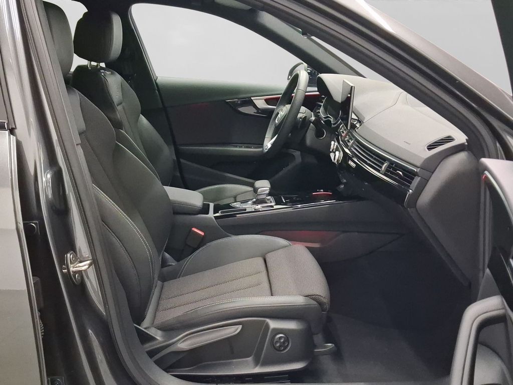 AUDI A4 2024