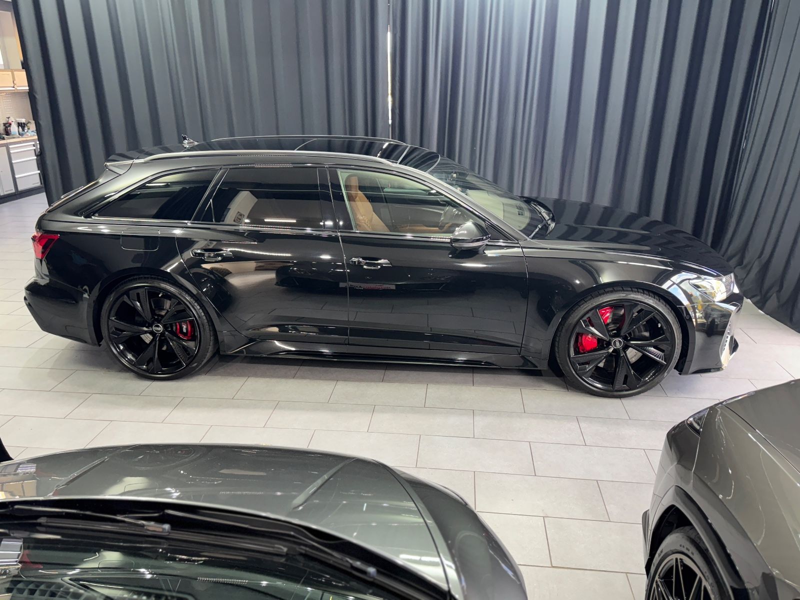 Fahrzeugabbildung Audi RS6 Avant 4.0 TFSI quattro|PANO|MATRIX|ACC|VOLL