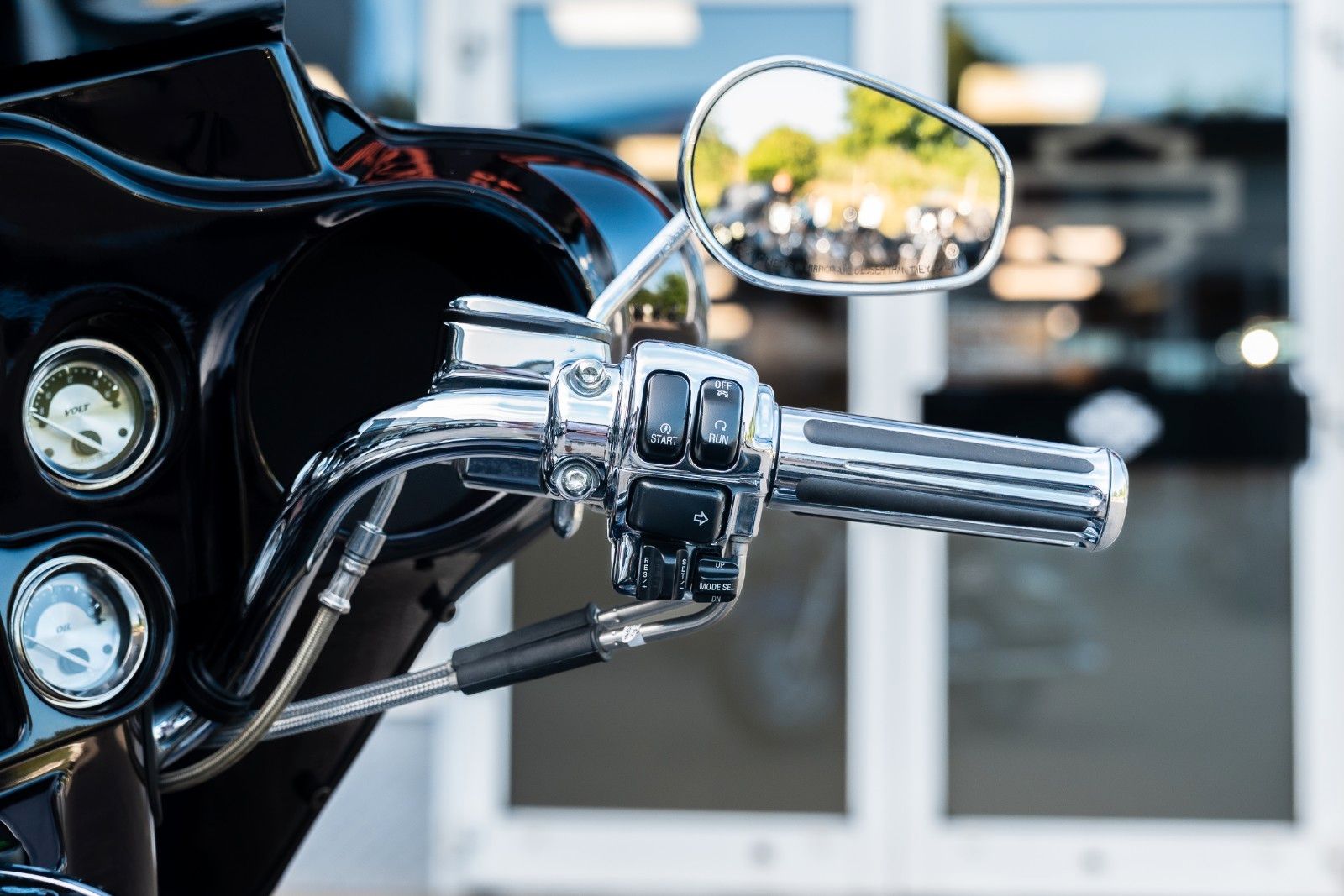 Fahrzeugabbildung Harley-Davidson FLHTCSE CVO Screamin Eagle E-Glide - Twin Cam