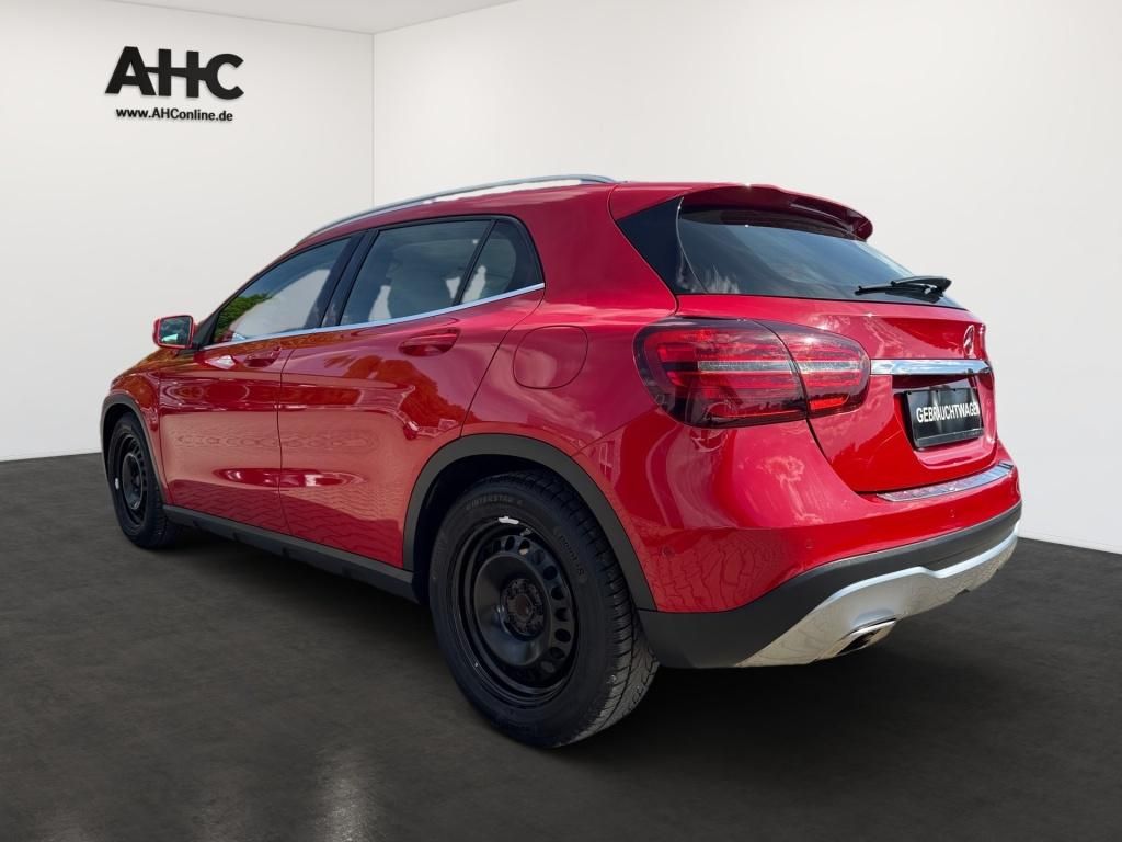 Fahrzeugabbildung Mercedes-Benz GLA 180 Progressive Navi LED Memo SHZ SpurH KAM
