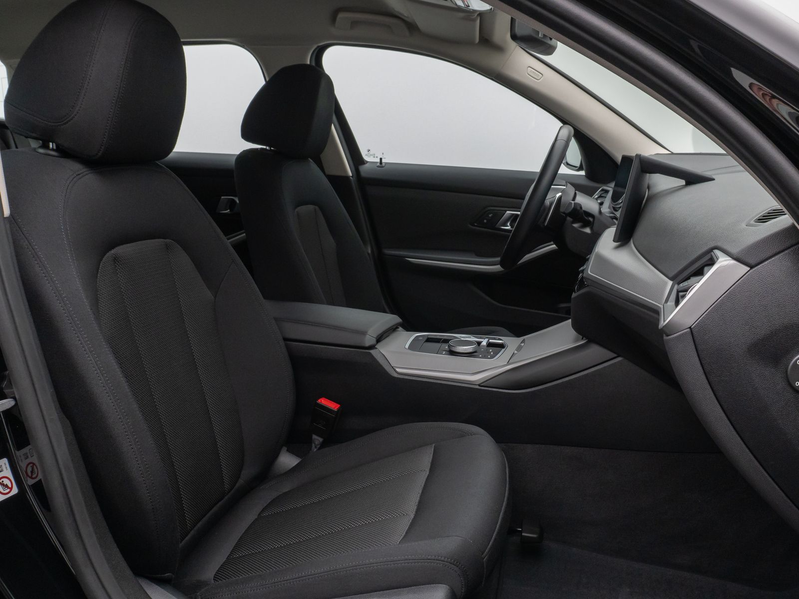 Fahrzeugabbildung BMW 318d Kamera DAB HUD Stop&Go DrivAssist Adapt.LED