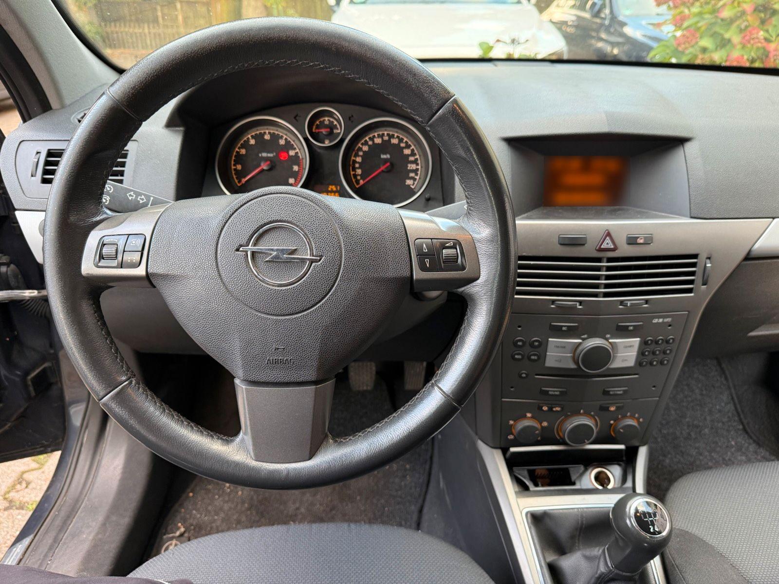Opel Astra 2006 — photo 14