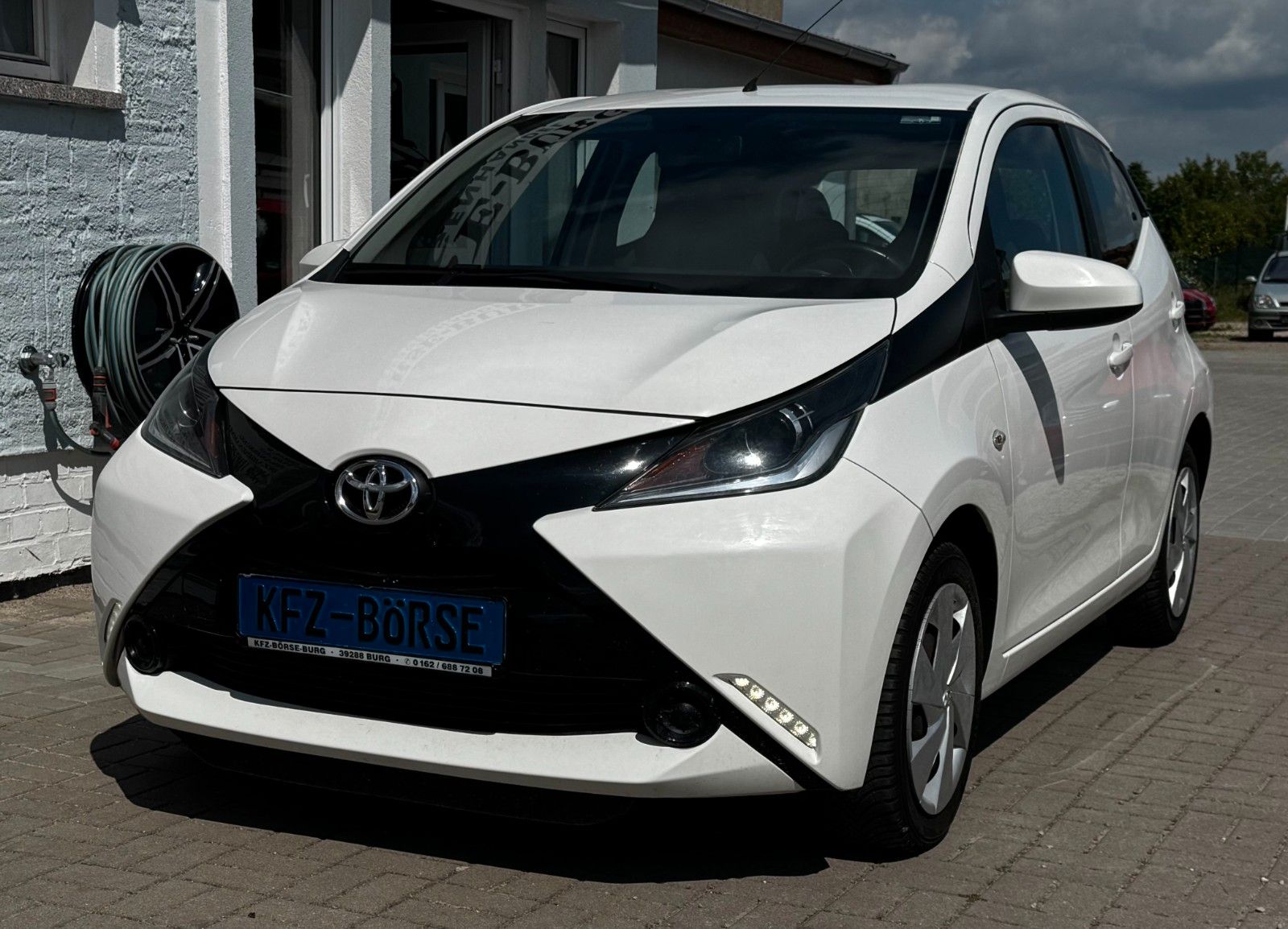 Toyota Aygo (X) 2016, 1.0 benzīns, Manuāls, Hečbeks, Balts — Latvijā