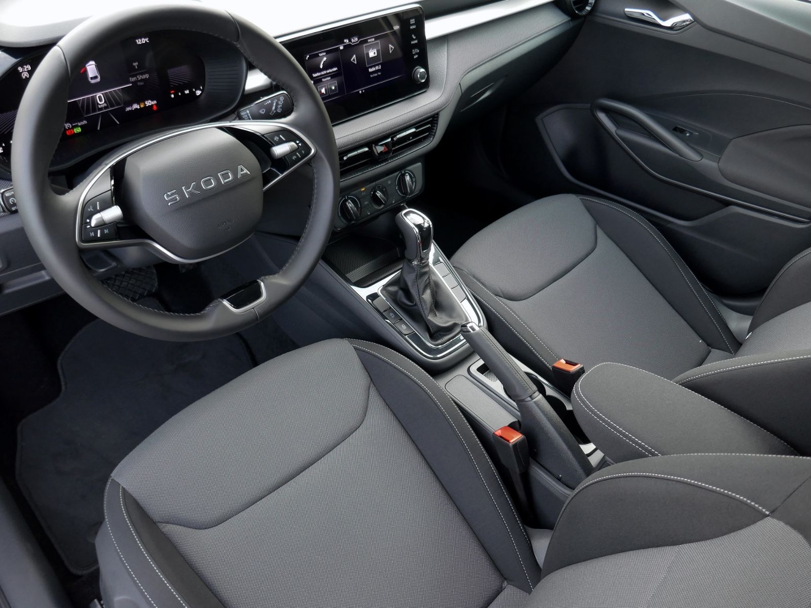 Fahrzeugabbildung SKODA Fabia Selection 1.0 TSI DSG | LED RFK GRA App
