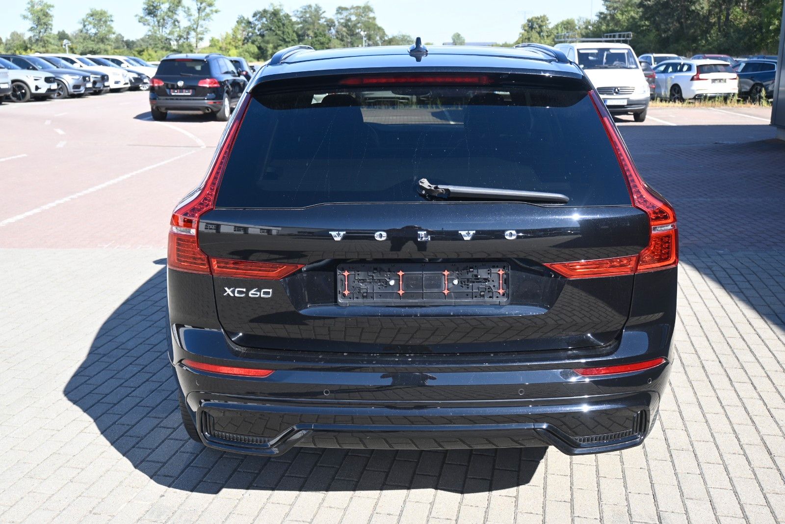 Fahrzeugabbildung Volvo XC60 T8 Plus Dark AWD*360°*FSHZG*AHK*PANO*