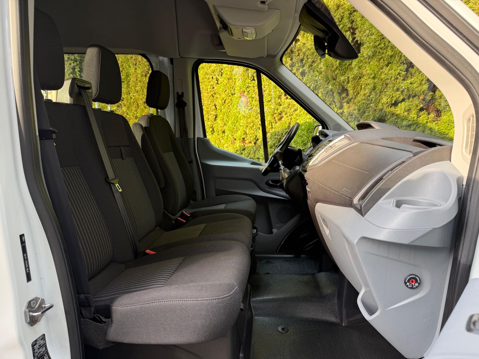 Fahrzeugabbildung Ford Transit 2.0TDCi 350 L3H3 9-Sitz+ROLLSTUHLRAMPE+