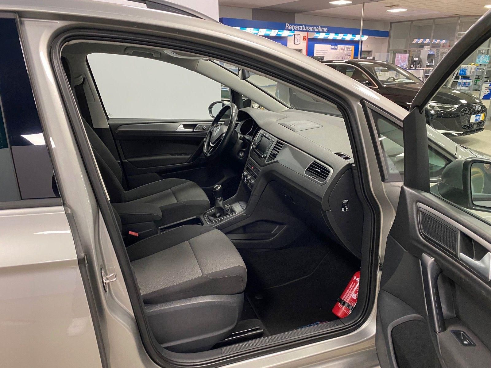 Fahrzeugabbildung Volkswagen Golf Sportsvan 1.2 TSI Trendline+AHK+NAVI+CD+BC+