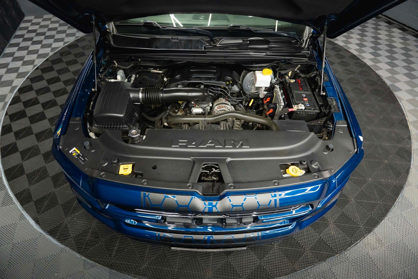 Fahrzeugabbildung Dodge RAM 5.7 V8 HEMI 4x4 OFFROAD Night-Paket *LED*