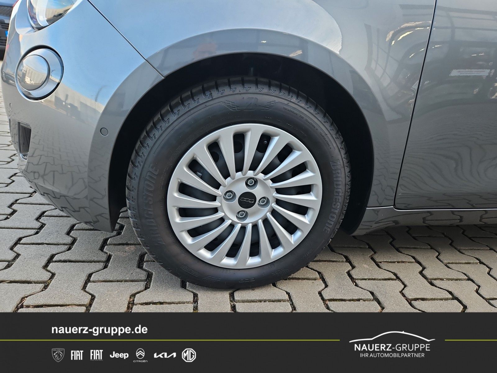 Fahrzeugabbildung Fiat 500 (RED) Limousine 42 kWh Sofort Lieferbar