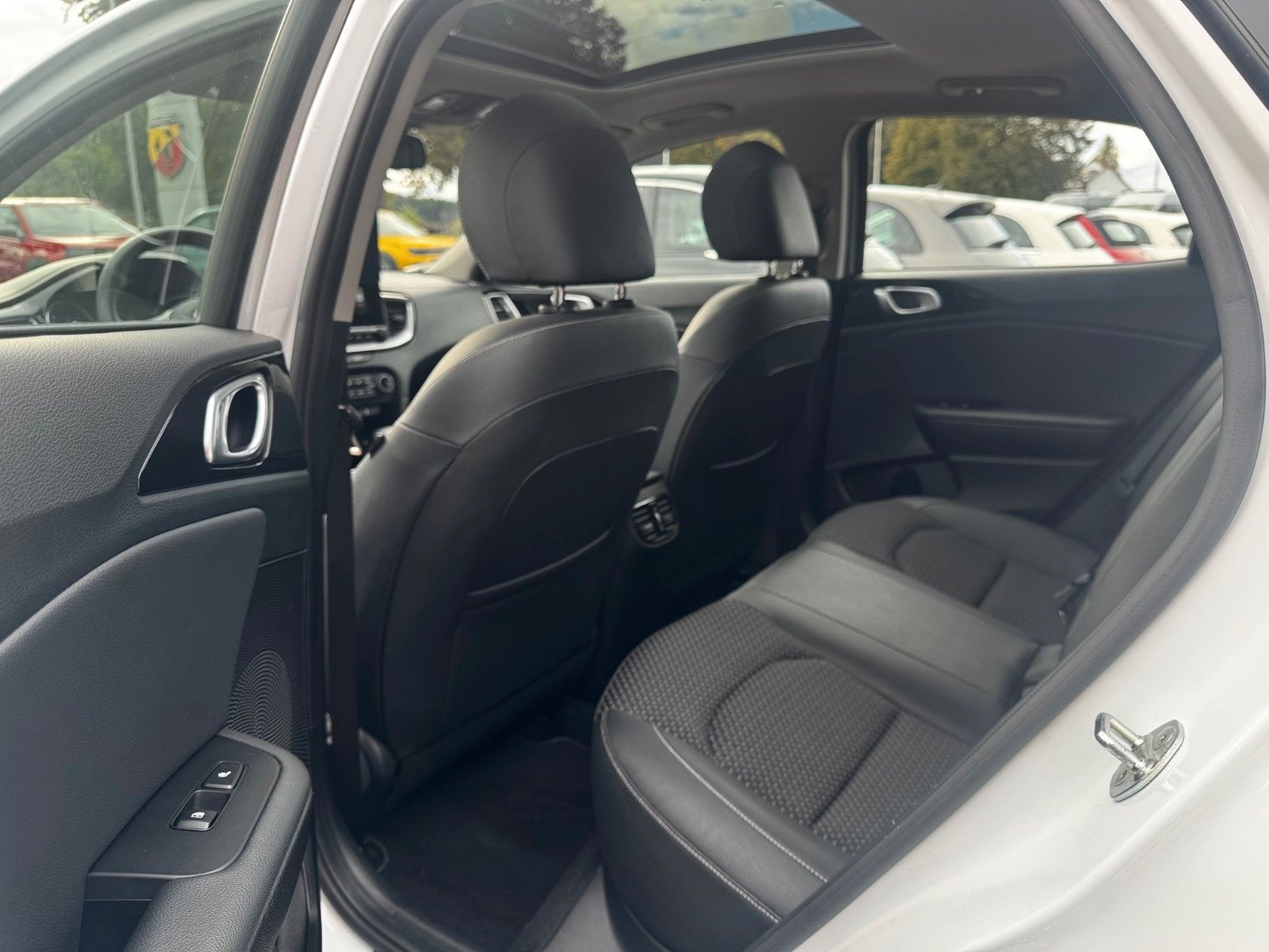 Fahrzeugabbildung Kia XCEED 1.5T SPIRIT 160PS NAV GLASDACH