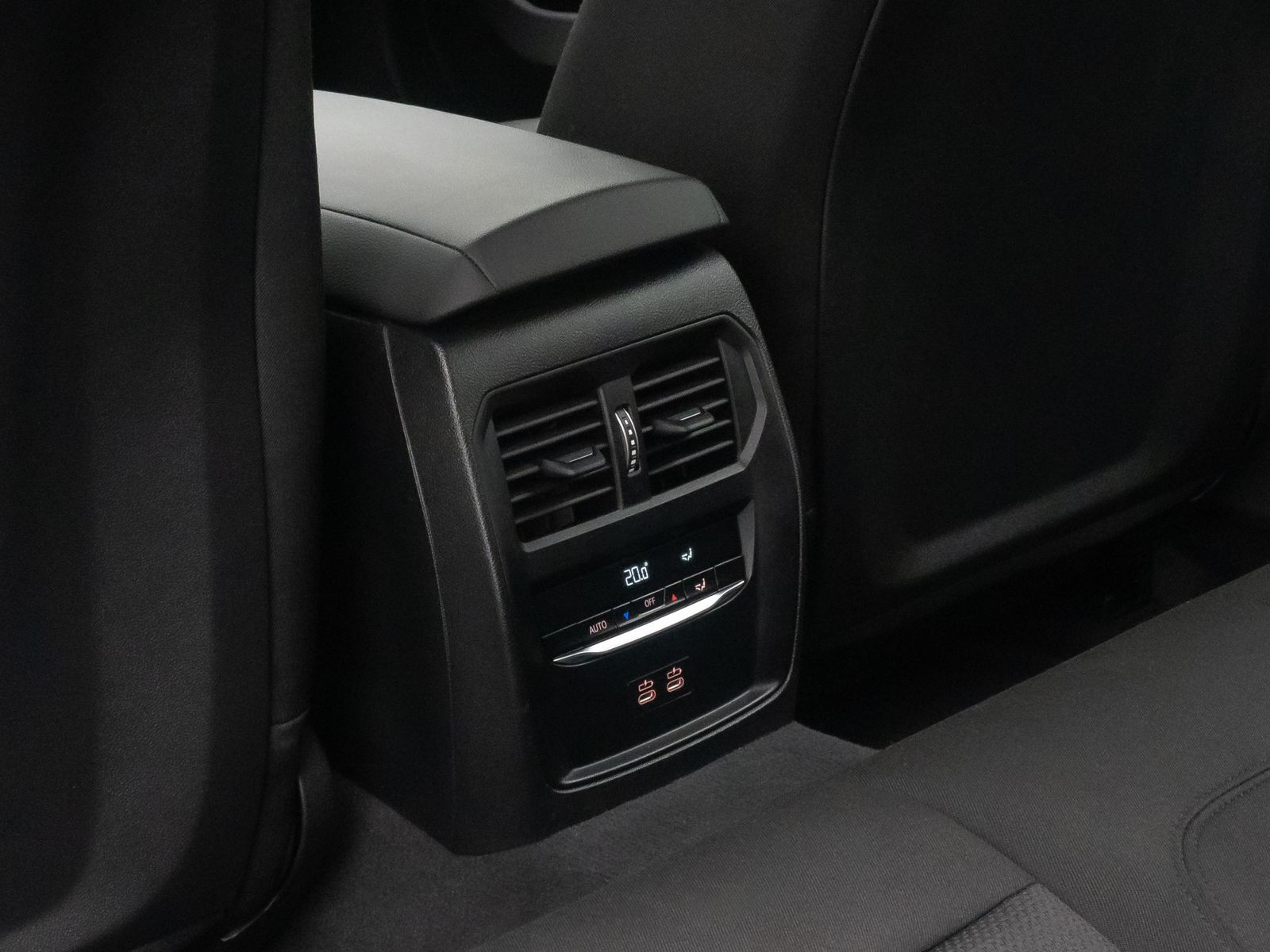 Fahrzeugabbildung BMW 318i Alarm DAB Kamera Sportlenkrad CockpitPlus