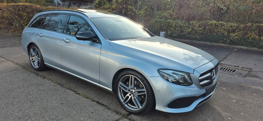 Image of Mercedes-Benz E 220