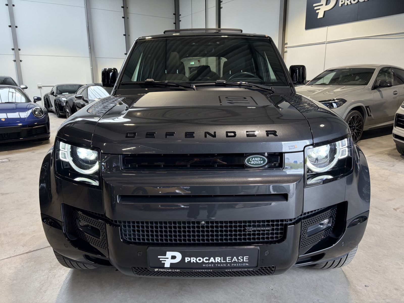 Land Rover Defender Defender 110 P300 Hybrid X-Dynamic SE/C imagem 2
