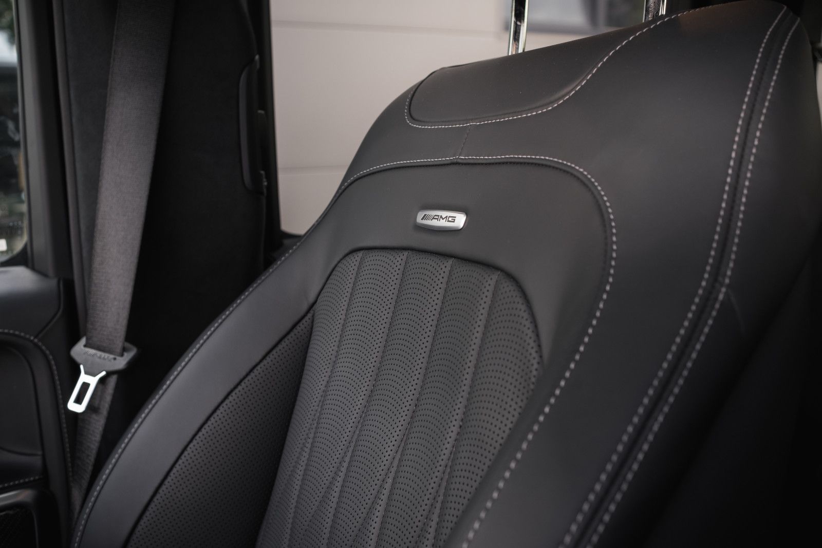 Fahrzeugabbildung Mercedes-Benz G 63 AMG-Perform.Paket-Superior-NightP.-Carbon