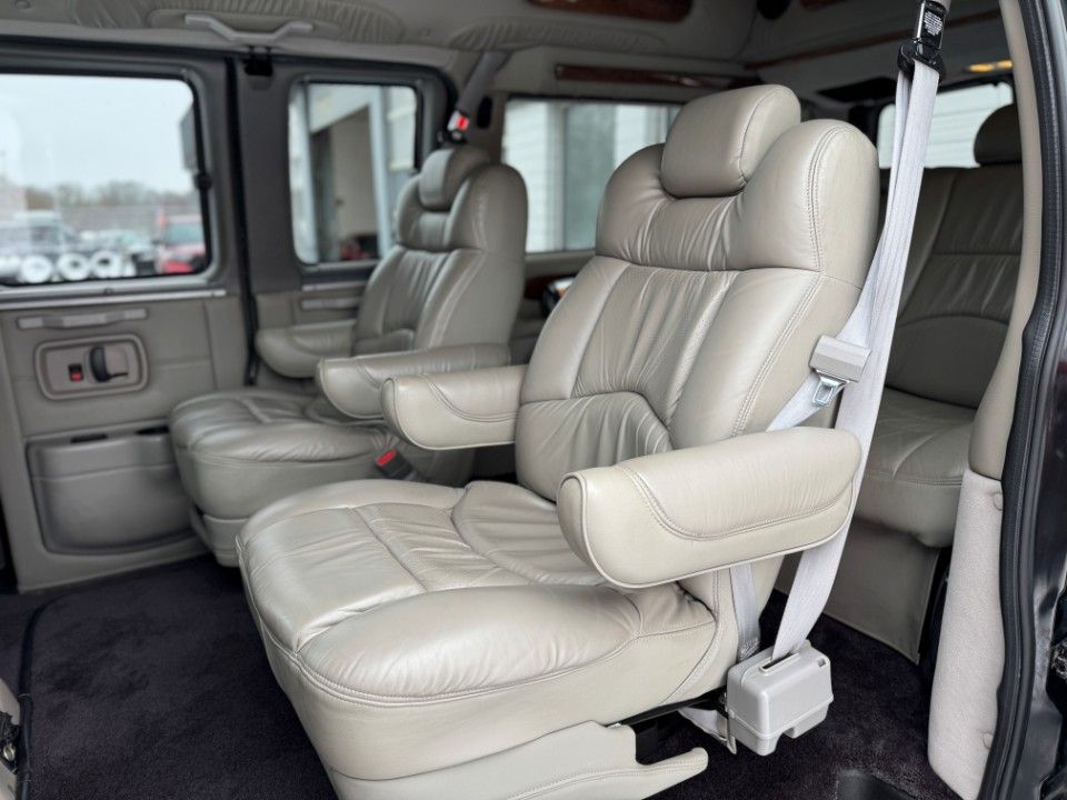 Fahrzeugabbildung Chevrolet Express Chevy Van Explorer Ltd. 70 Tkm 22"