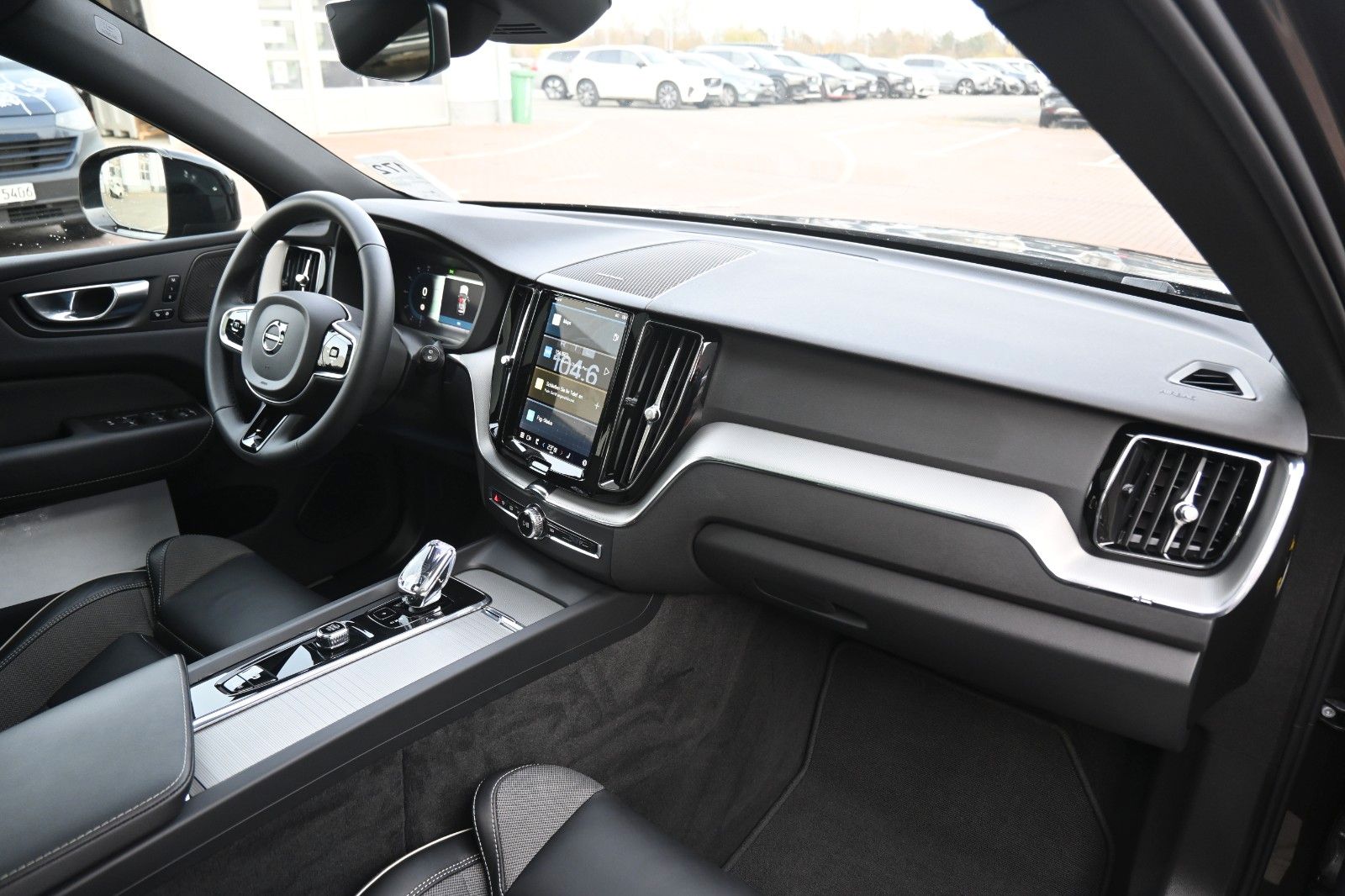 Fahrzeugabbildung Volvo XC60 B4B Plus Dark*LED*STHZ*H&K*PANO