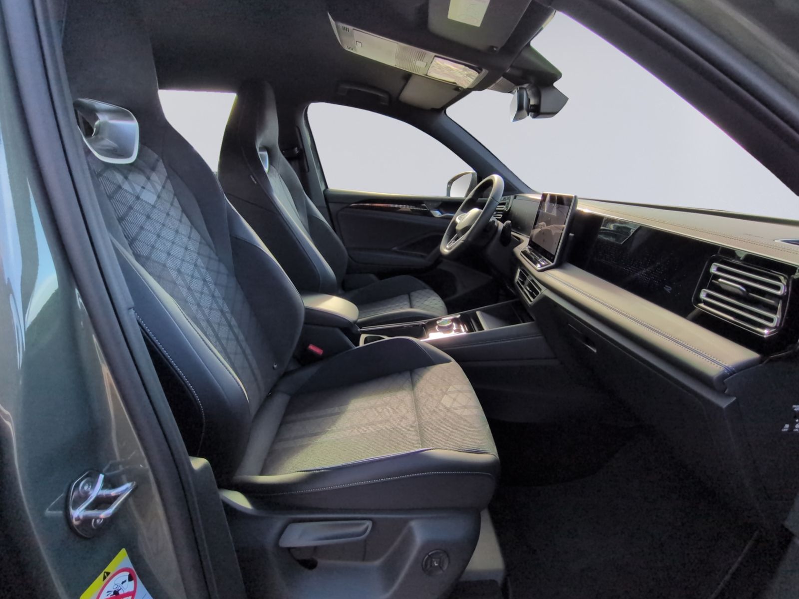 Tiguan R-Line 1.5 eTSI DSG AHK+RFK+