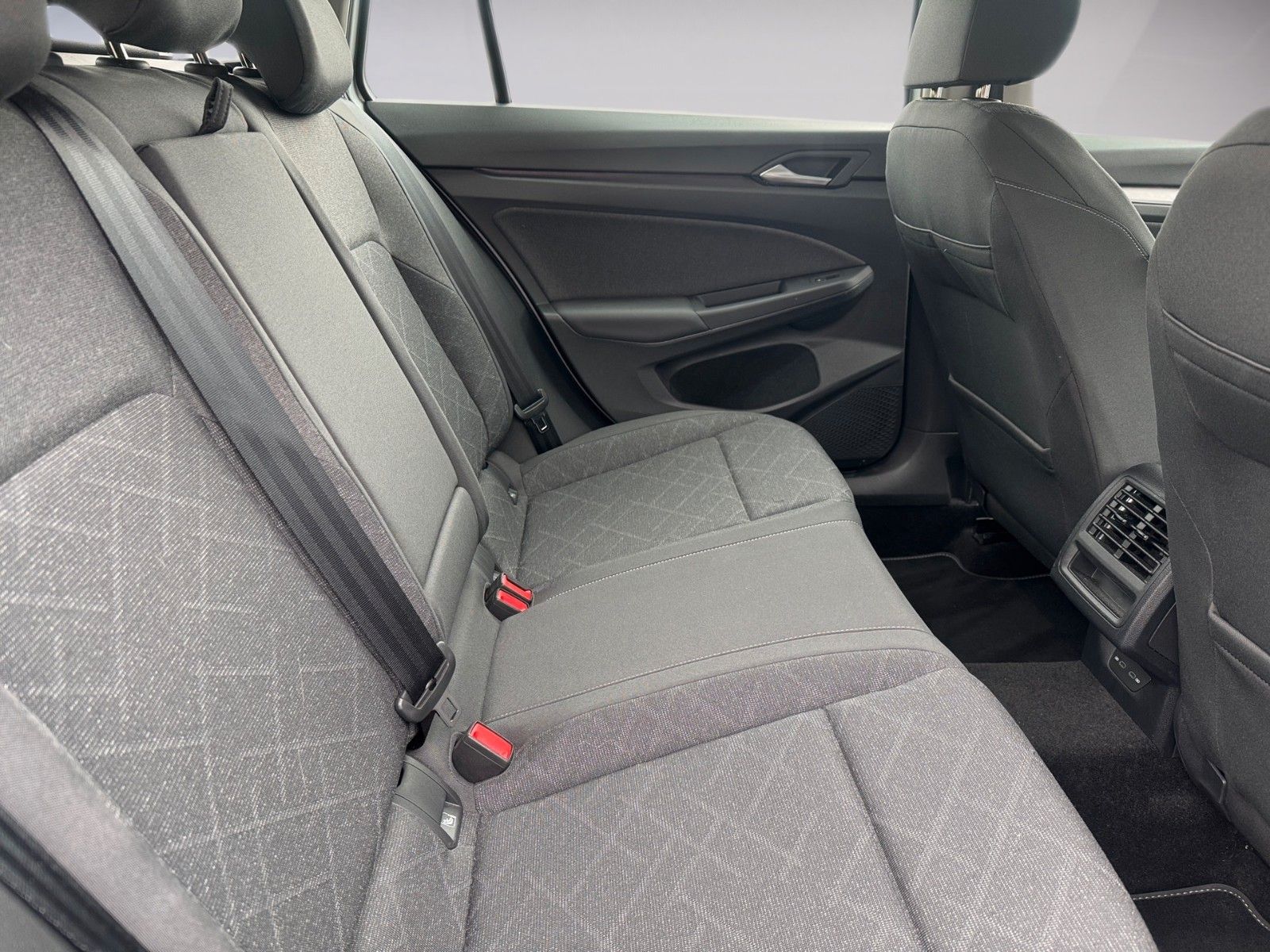 Fahrzeugabbildung Volkswagen Golf VIII Variant Life 2.0 TDI