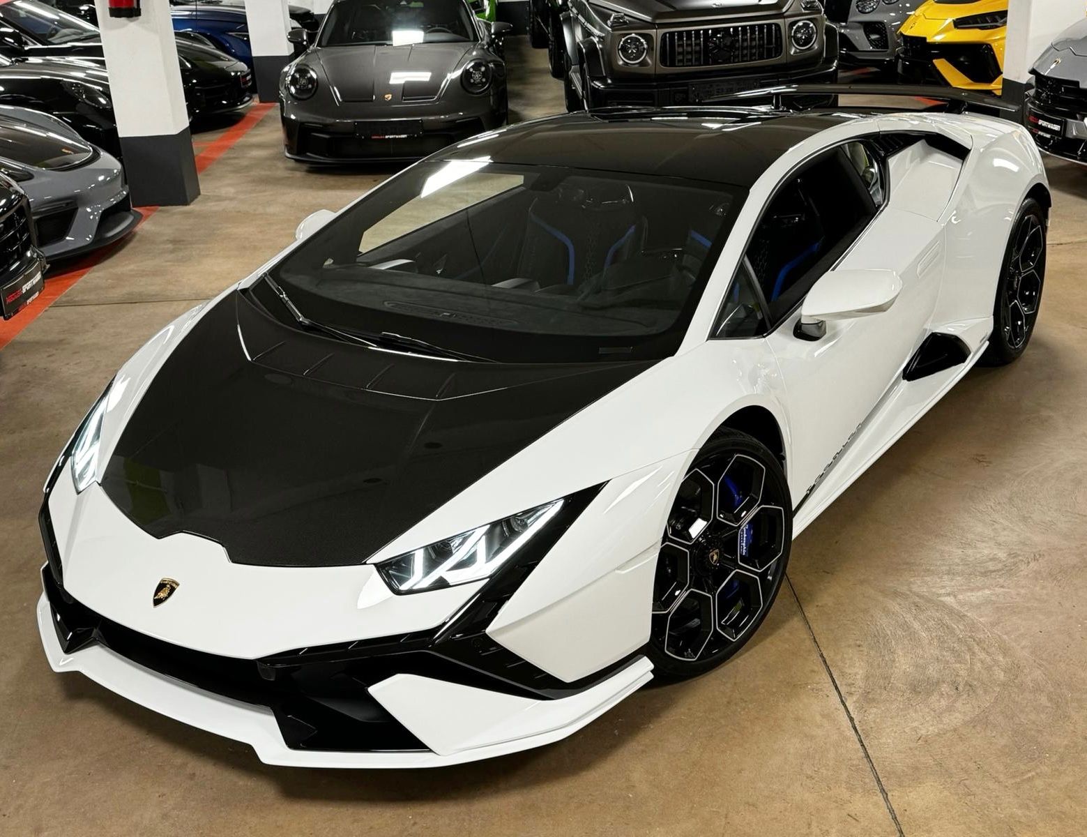 Fahrzeugabbildung Lamborghini HURACAN TECNICA CARBON EXT&INT SENSONUM FULLOPT!