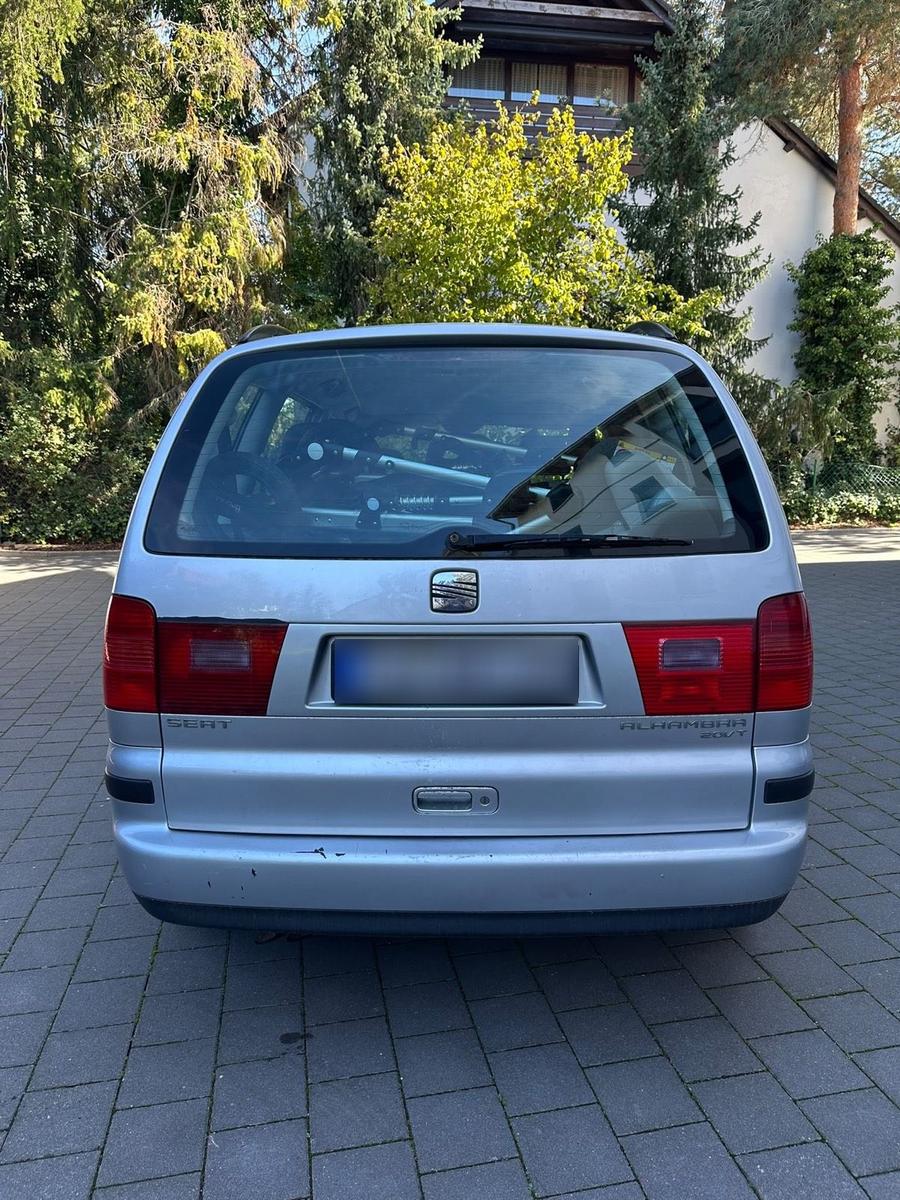 Seat Alhambra 2005 — rear view