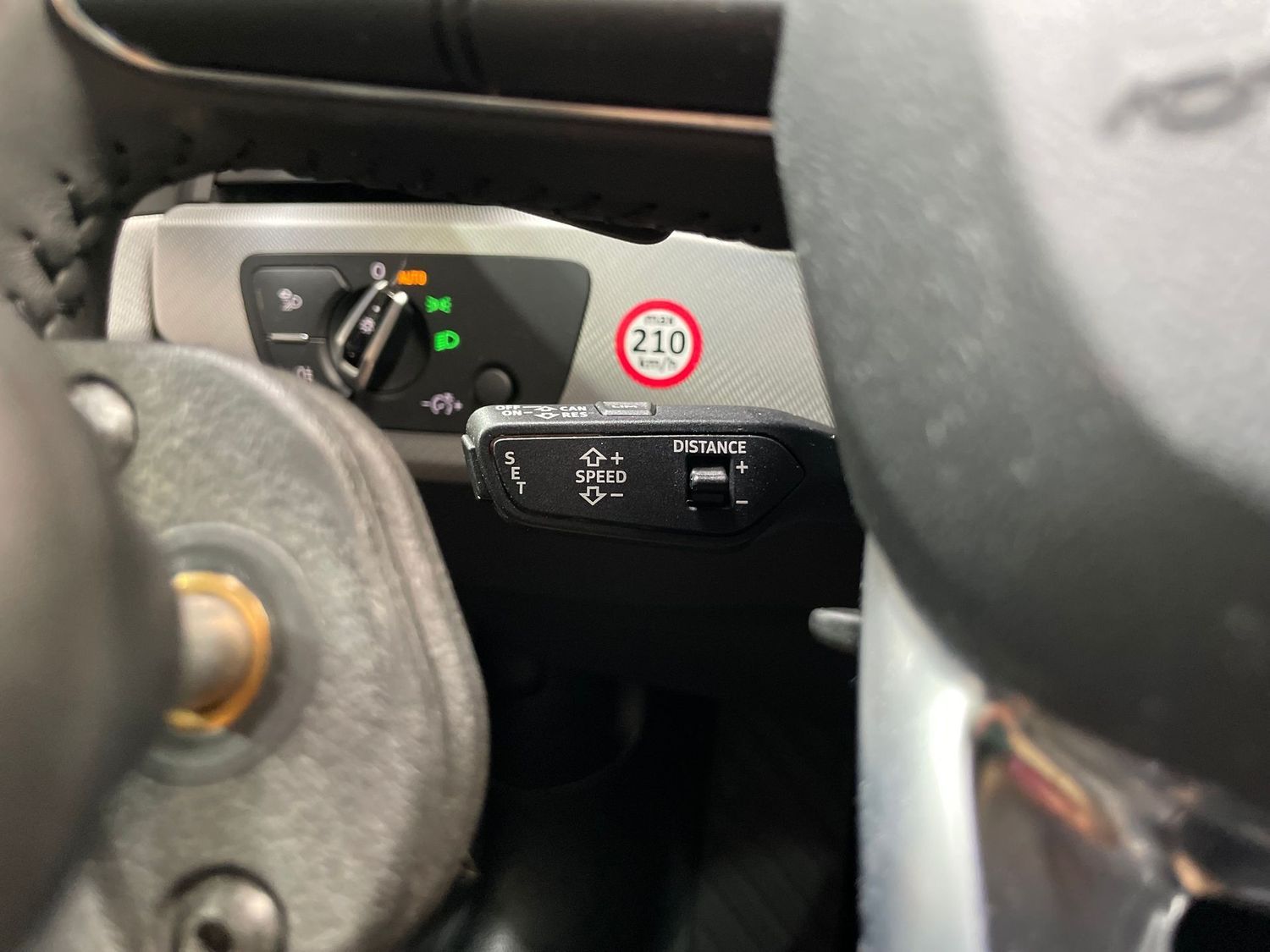 Fahrzeugabbildung Audi A4 Behinderteng. #Kamera#Matrix#ACC#Pano#Virtual