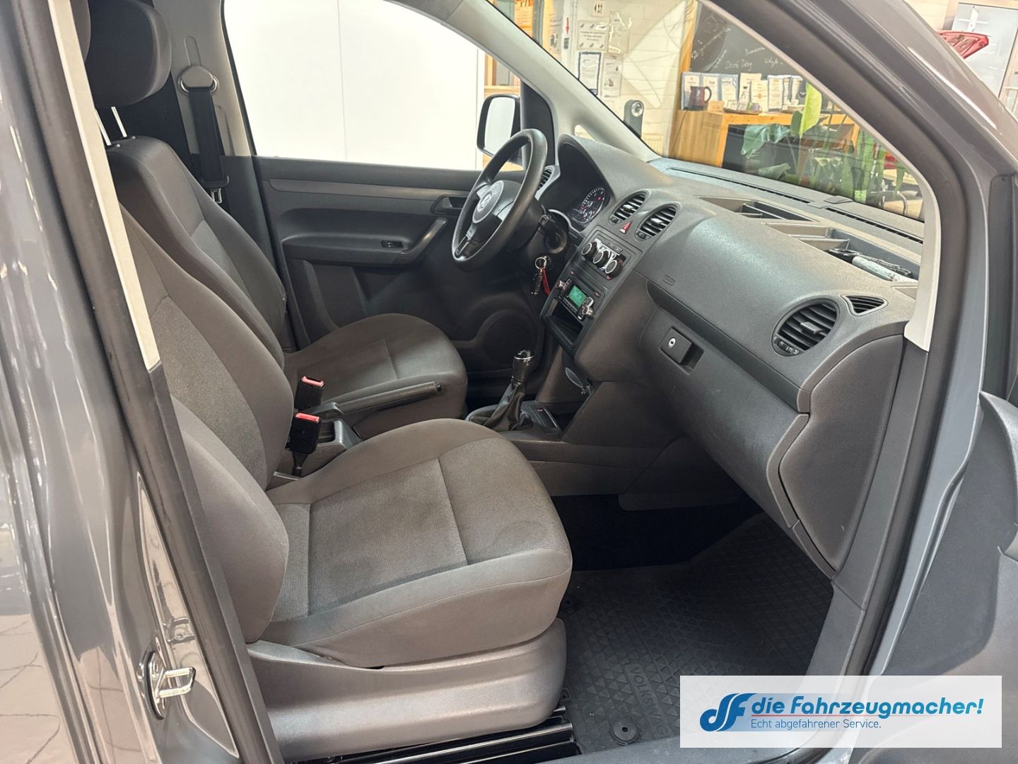 Fahrzeugabbildung Volkswagen Caddy Kasten EcoProfi AHK PDC Klima *EXPORT