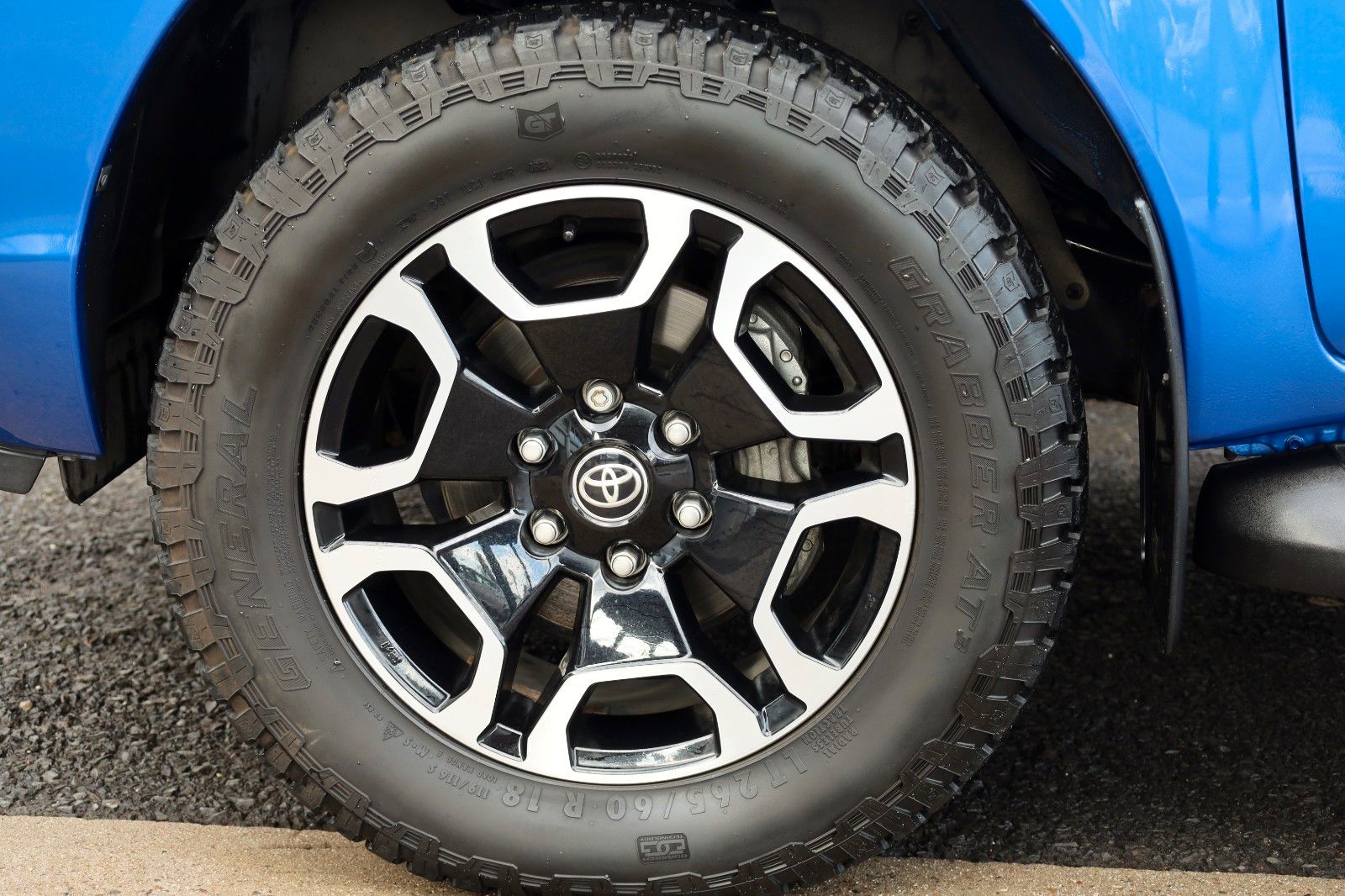 Fahrzeugabbildung Toyota Hilux 2.8 Executive 4x4,LED,Navi,Kamera,Hardtop