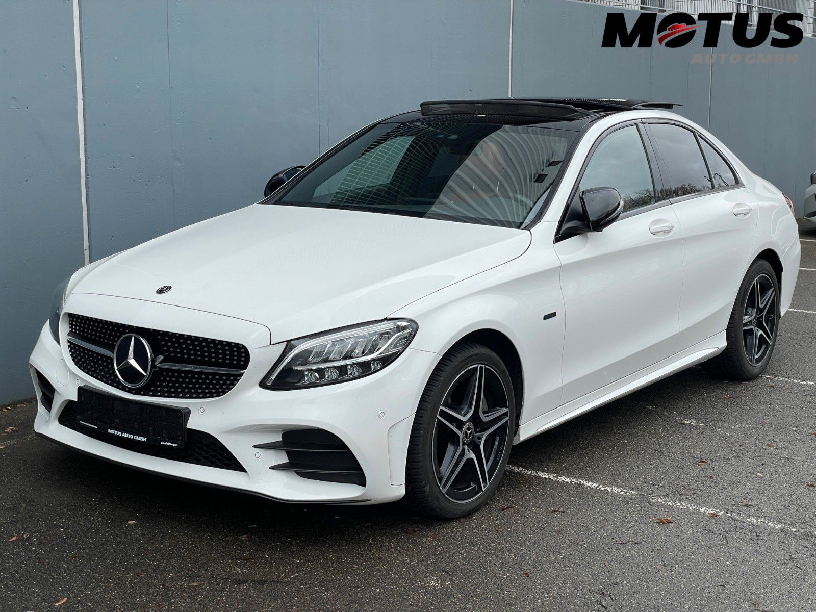MERCEDES-BENZ C 300de 3x AMG Pan/Virtual/LED/Kam/Night/Dist/18