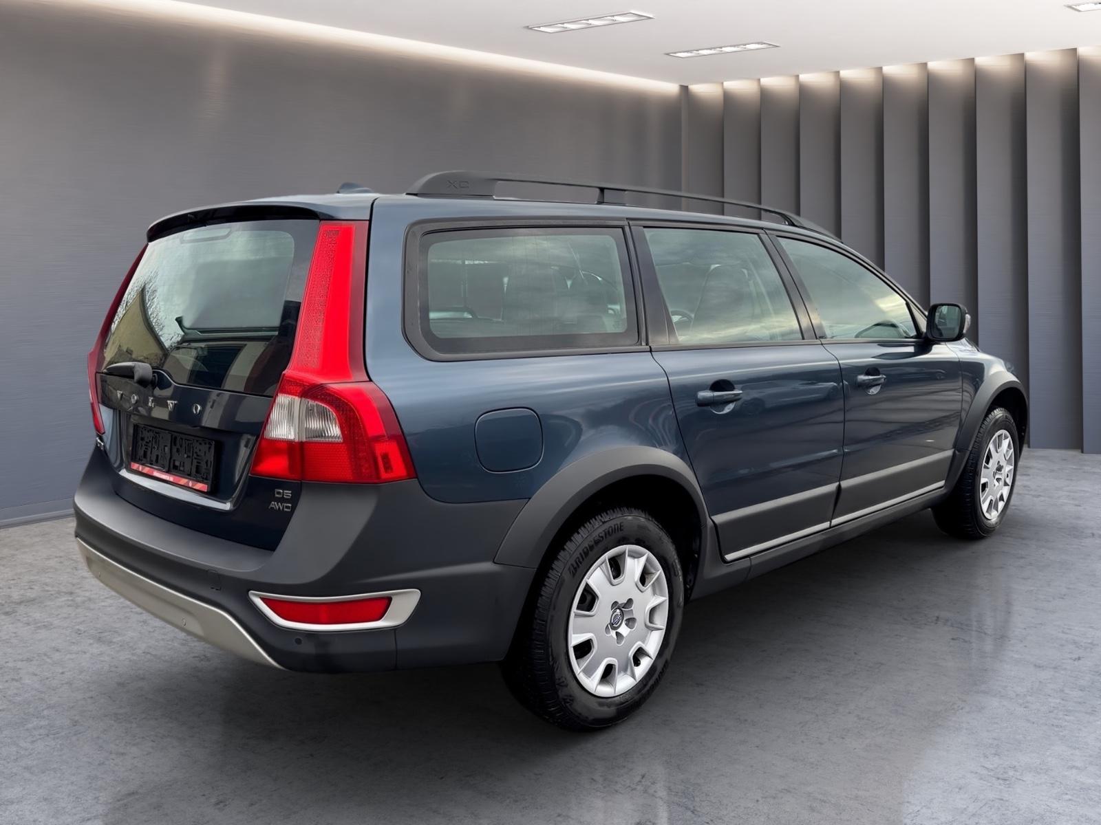 VOLVO XC70 2.4 D5 185CH MOMENTUM AWD