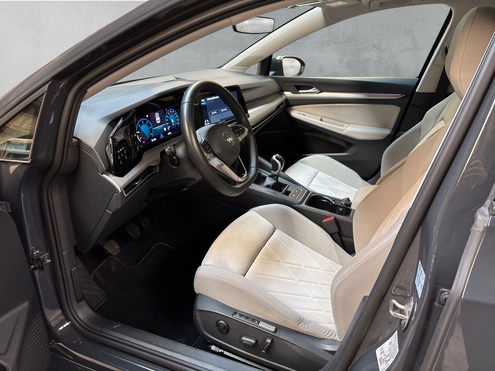 Fahrzeugabbildung Volkswagen Golf 2.0 TDI Life Keyless Pano  Kamera ACC