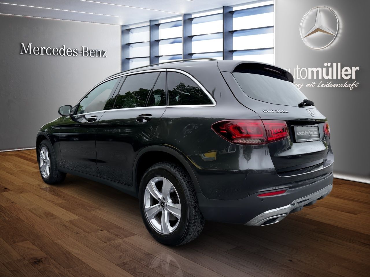 Fahrzeugabbildung Mercedes-Benz GLC 300 e 4M STNDHZ+PANO+CARPLAY+EL.HECKKL.+KAM