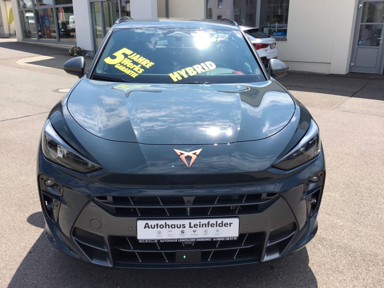 Fahrzeugabbildung CUPRA Terramar 1.5 e-HYBRID DSG+AHK+Kessy+Navi+18"