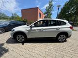 BMW X1 xDrive 25 e Advantage+Navi-Pro*Rü.Kamera*SHZ - BMW X1 Advantage mit Hybrid-Antrieb (Benzin/Elektro)