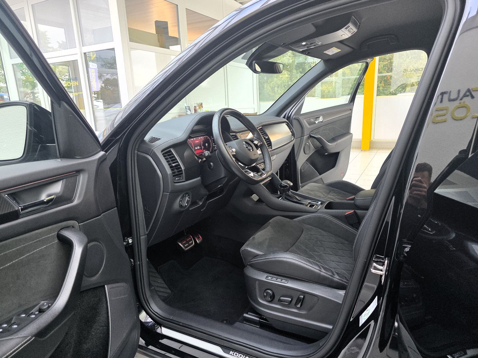 Skoda Kodiaq Sportline 4x4 7-Sitzer Businesspaket Navi foto 12