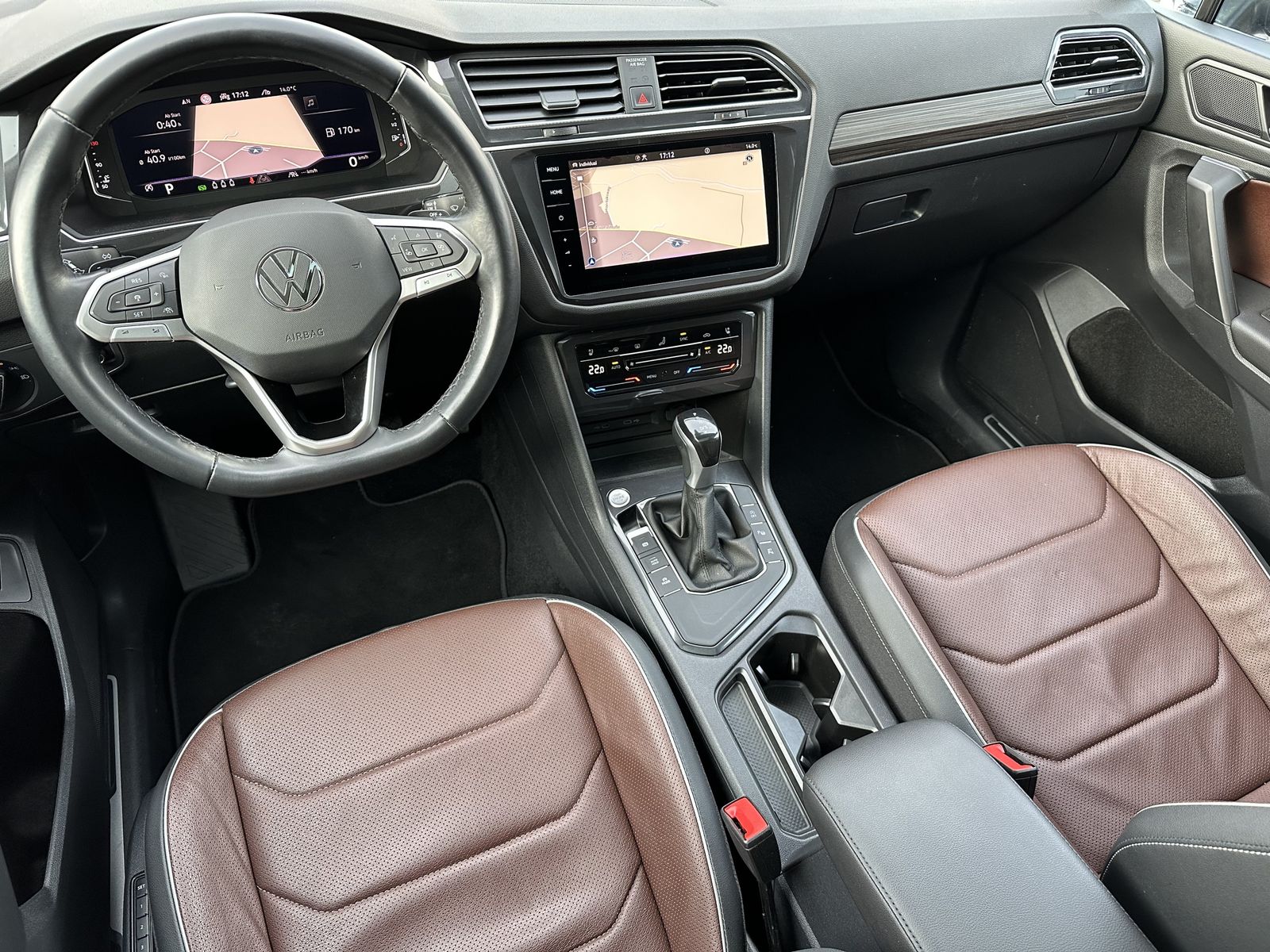 Fahrzeugabbildung Volkswagen Tiguan Allspace Life NAV+IQ-LIGHT+PANO+20ZO+AHK
