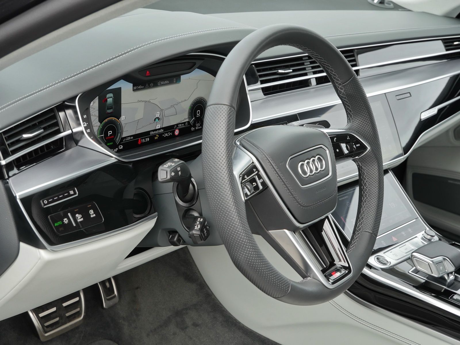 Audi A8 - Bild 21